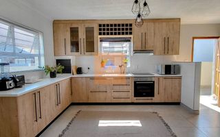 3 Bedroom House For Sale in Mile 4, Swakopmund