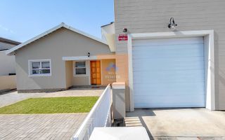3 Bedroom House For Sale in Mile 4, Swakopmund