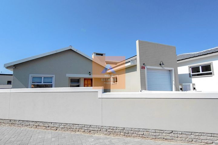 3 Bedroom House For Sale in Mile 4, Swakopmund