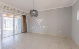 3 Bedroom House For Sale in Long Beach