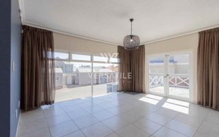 3 Bedroom House For Sale in Long Beach