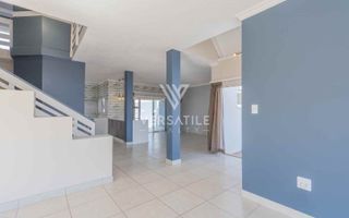 3 Bedroom House For Sale in Long Beach