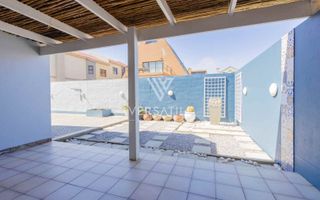 3 Bedroom House For Sale in Long Beach
