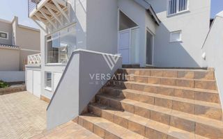 3 Bedroom House For Sale in Long Beach