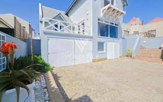 3 Bedroom House For Sale in Long Beach