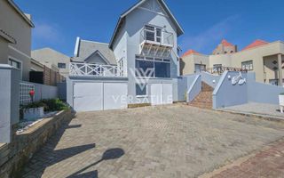 3 Bedroom House For Sale in Long Beach