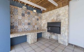 3 Bedroom House For Sale in Long Beach