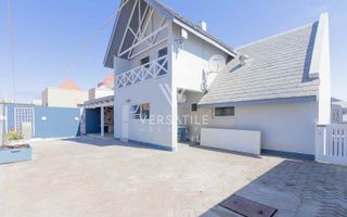 3 Bedroom House For Sale in Long Beach