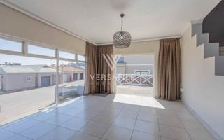 3 Bedroom House For Sale in Long Beach