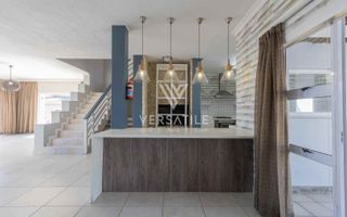 3 Bedroom House For Sale in Long Beach