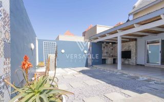 3 Bedroom House For Sale in Long Beach