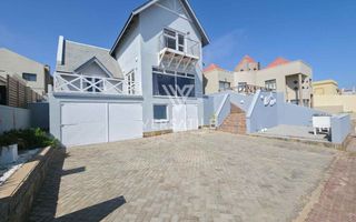 3 Bedroom House For Sale in Long Beach