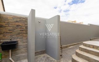 4 Bedroom House For Sale in Long Beach