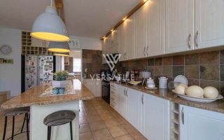 4 Bedroom House For Sale in Long Beach