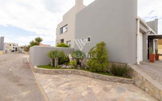4 Bedroom House For Sale in Long Beach