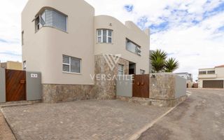 4 Bedroom House For Sale in Long Beach