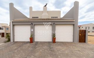 4 Bedroom House For Sale in Long Beach