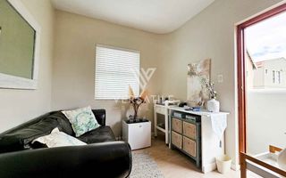 4 Bedroom House For Sale in Long Beach