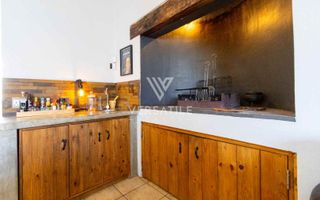 4 Bedroom House For Sale in Long Beach