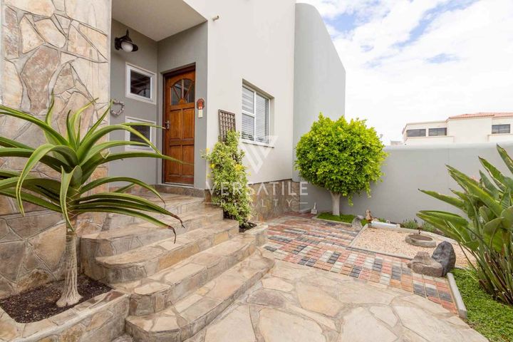 4 Bedroom House For Sale in Long Beach