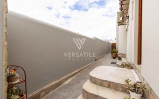 4 Bedroom House For Sale in Long Beach