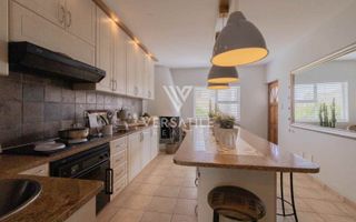4 Bedroom House For Sale in Long Beach