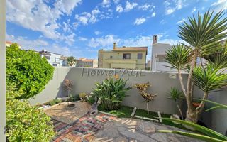 4 Bedroom House For Sale in Long Beach