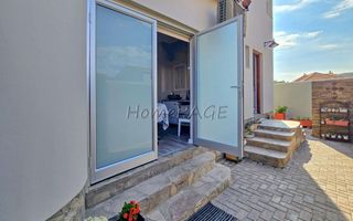 4 Bedroom House For Sale in Long Beach