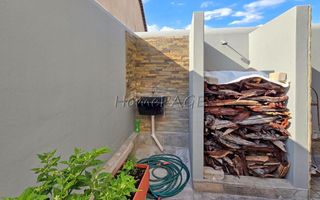 4 Bedroom House For Sale in Long Beach