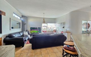 4 Bedroom House For Sale in Long Beach