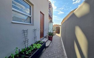 4 Bedroom House For Sale in Long Beach