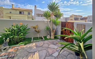 4 Bedroom House For Sale in Long Beach