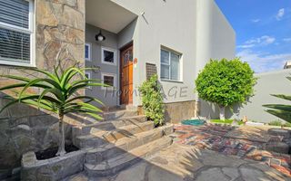 4 Bedroom House For Sale in Long Beach