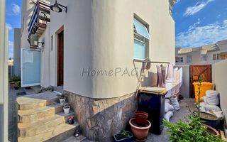 4 Bedroom House For Sale in Long Beach