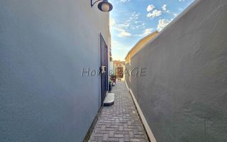 4 Bedroom House For Sale in Long Beach
