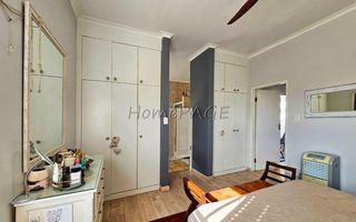 4 Bedroom House For Sale in Long Beach