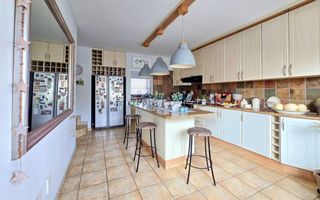 4 Bedroom House For Sale in Long Beach