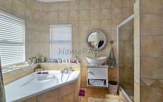 4 Bedroom House For Sale in Long Beach