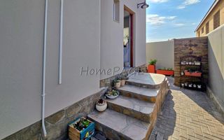 4 Bedroom House For Sale in Long Beach