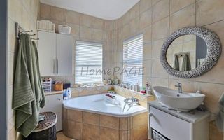 4 Bedroom House For Sale in Long Beach