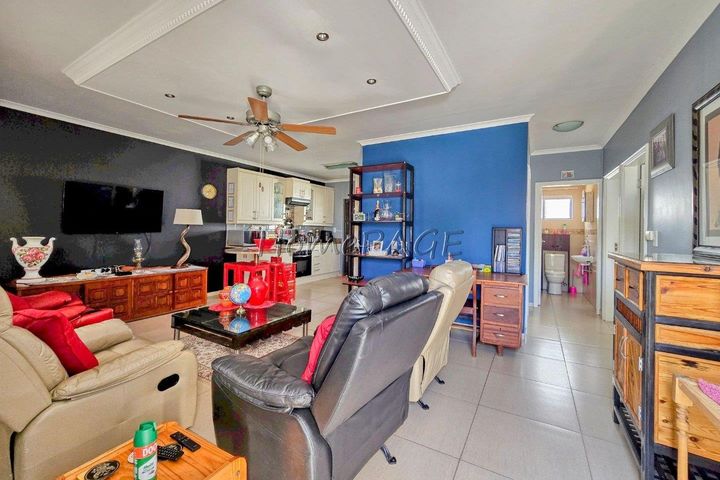 2 Bedroom House For Sale in Long Beach