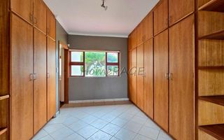 4 Bedroom House For Sale in Long Beach
