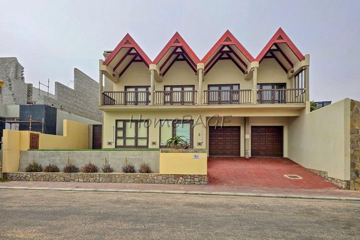 4 Bedroom House For Sale in Long Beach
