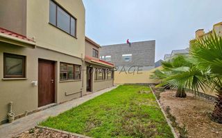 4 Bedroom House For Sale in Long Beach
