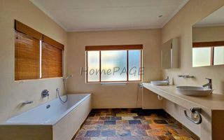 4 Bedroom House For Sale in Long Beach