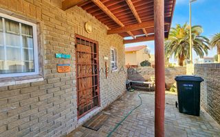 3 Bedroom House For Sale in Henties Bay Central, Henties Bay