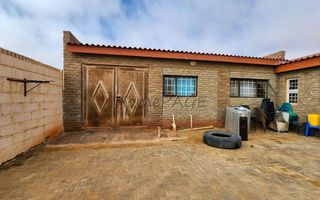 3 Bedroom House For Sale in Henties Bay Central, Henties Bay
