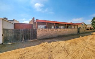 3 Bedroom House For Sale in Henties Bay Central, Henties Bay