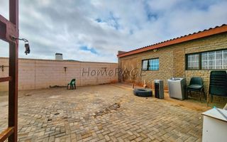 3 Bedroom House For Sale in Henties Bay Central, Henties Bay