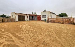 3 Bedroom House For Sale in Henties Bay Central, Henties Bay